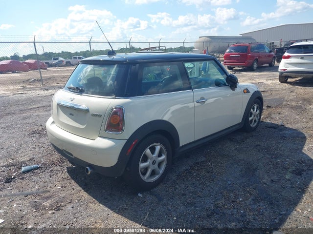 2007 MINI COOPER WMWMF33577TT58226 Photo 3