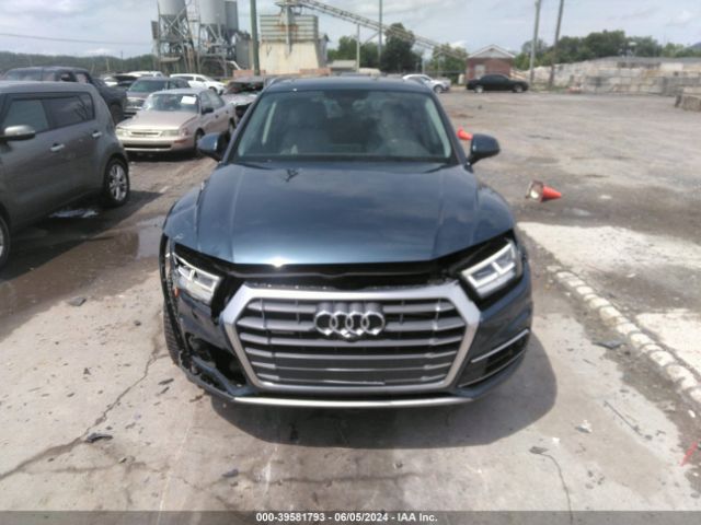 WA1CNAFY3J2167888 Audi Q5 2.0t Premium/2.0t Tech Premium