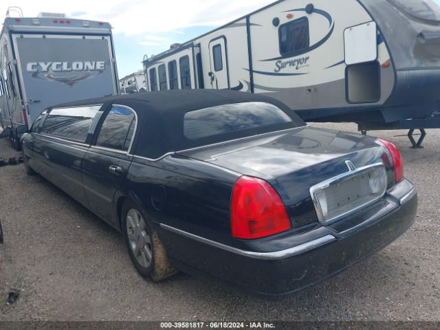 2004 LINCOLN TOWN CAR 1L1FM81W74Y622728 Photo 2