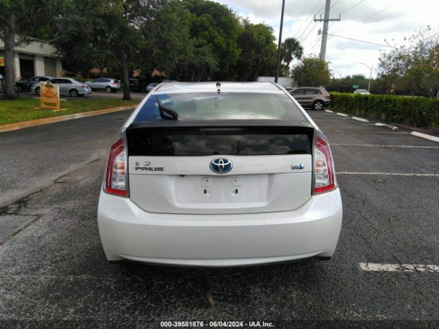 JTDKN3DU9F0436590 Toyota Prius Two