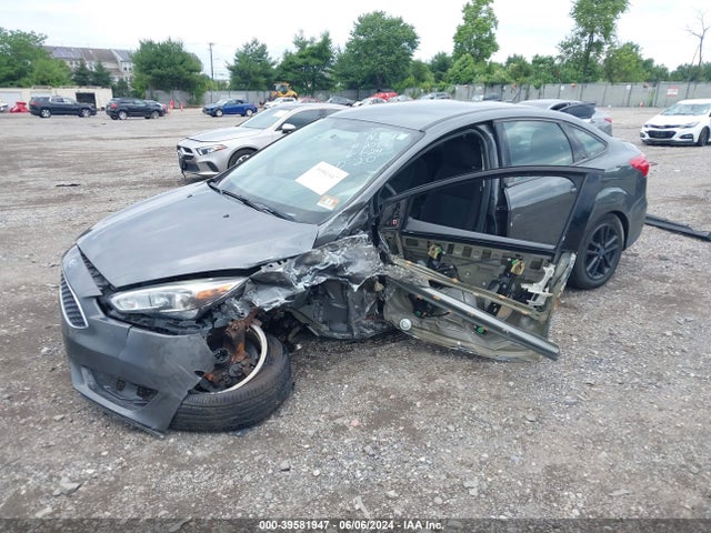 Ford FOCUS SE 2017 1FADP3F25HL228860 Image 2