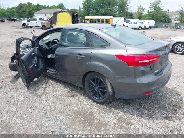Ford FOCUS SE 2017 1FADP3F25HL228860 Image 3