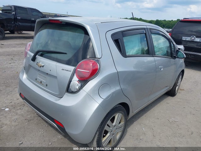 Chevrolet Spark 1lt Cvt 2015 KL8CD6S98FC744798 Image 4