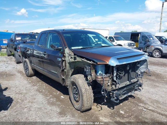 Toyota Tundra Sr5 5.7l V8 2017 5TFUY5F18HX628852 main image
