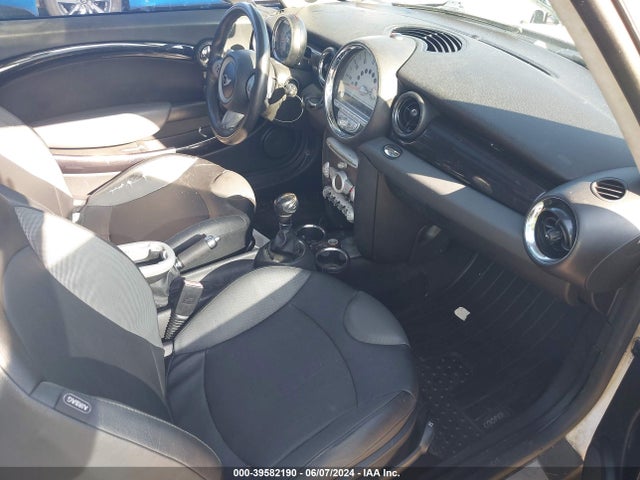 2008 MINI COOPER S CLUBMAN WMWMM33548TP87170 Photo 4