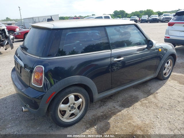 2007 MINI COOPER WMWMF33587TL68666 Photo 3