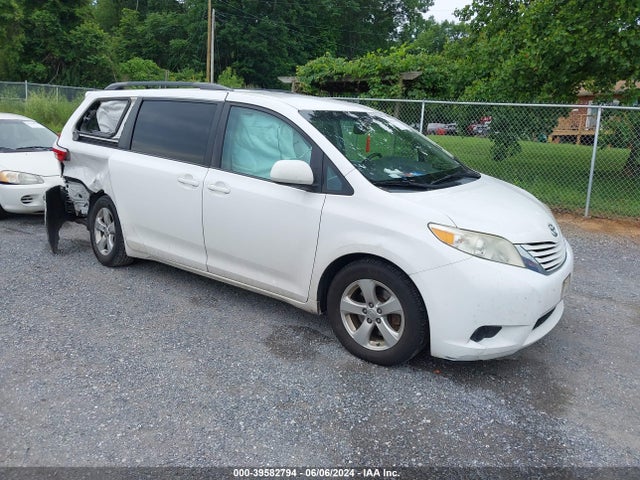 Toyota Sienna Le 8 Passenger 2015 5TDKK3DC7FS684883 главное изображение