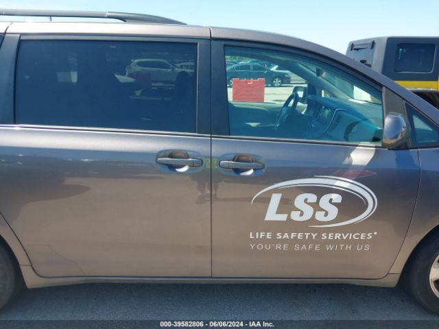 5TDKK3DC9GS717674 Toyota Sienna Le 8 Passenger