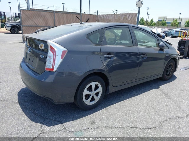 Toyota Prius Three 2014 JTDKN3DU2E1765642 Image 4