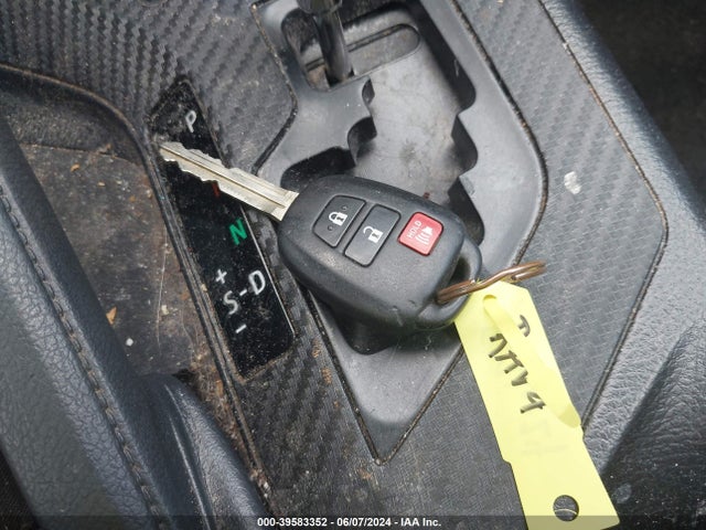 Toyota RAV4 LE 2015 2T3BFREVXFW242900 Image 11