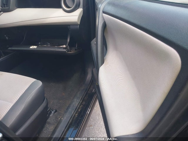 Toyota RAV4 LE 2015 2T3BFREVXFW242900 Image 5