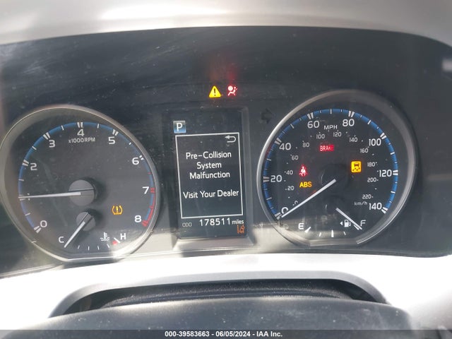 Toyota RAV4 LE 2017 JTMZFREV7HJ147310 Image 7