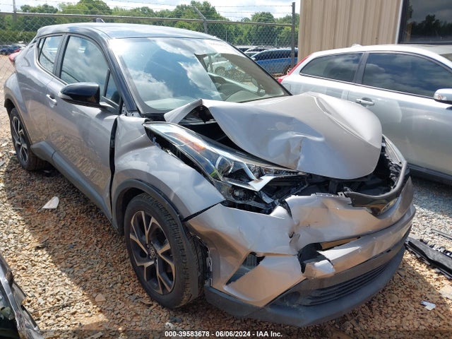 Toyota C-HR XLE 2019 NMTKHMBX2KR082993 головне зображення