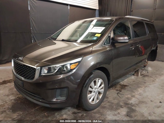 KIA SEDONA LX 2017 KNDMB5C19H6332170 Image 2