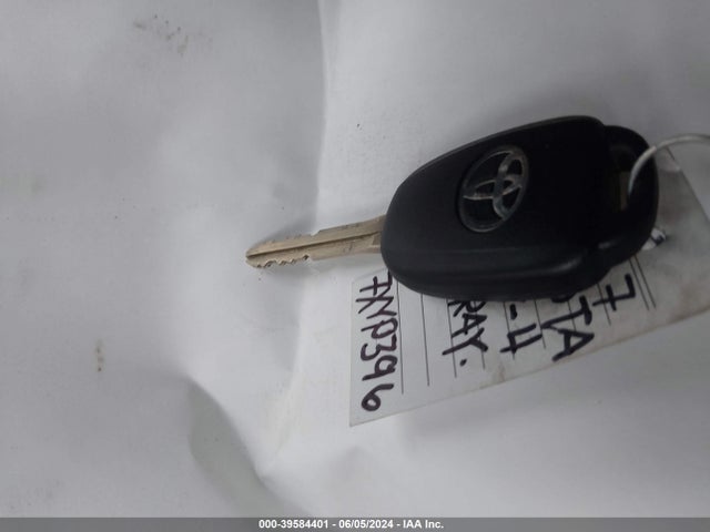 Toyota RAV4 LE 2017 JTMZFREVXHJ135362 Image 11