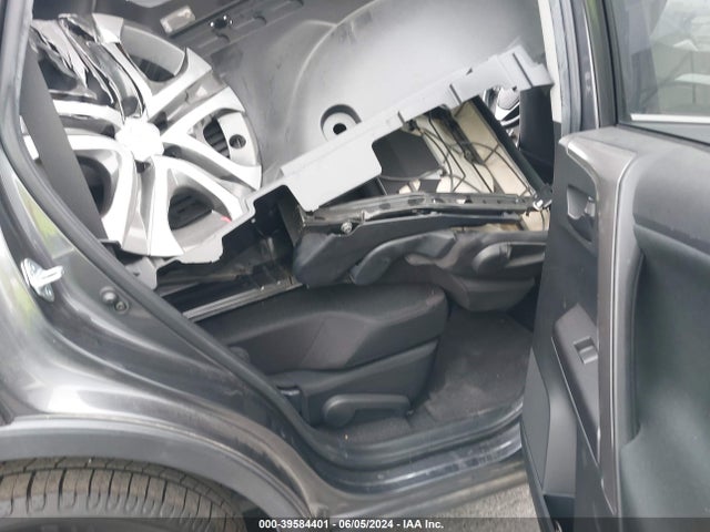 Toyota RAV4 LE 2017 JTMZFREVXHJ135362 Image 8
