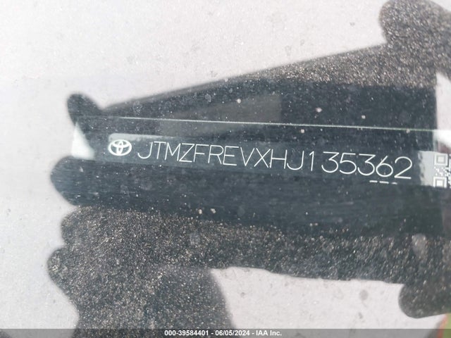 Toyota RAV4 LE 2017 JTMZFREVXHJ135362 Image 9