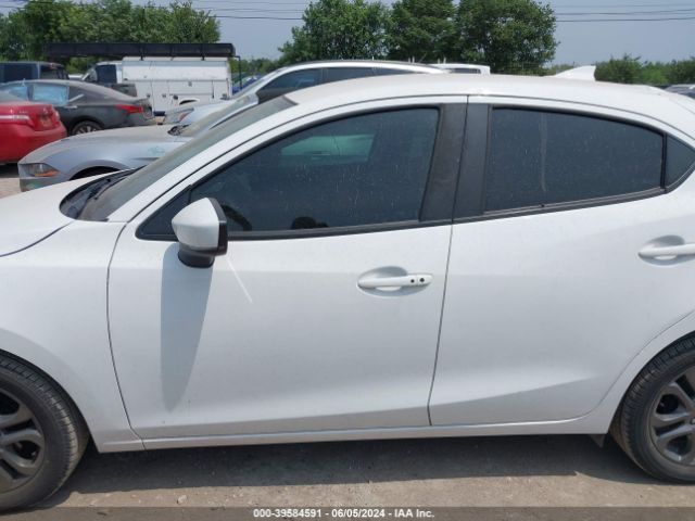 3MYDLBJV5LY701434 Toyota YARIS LE