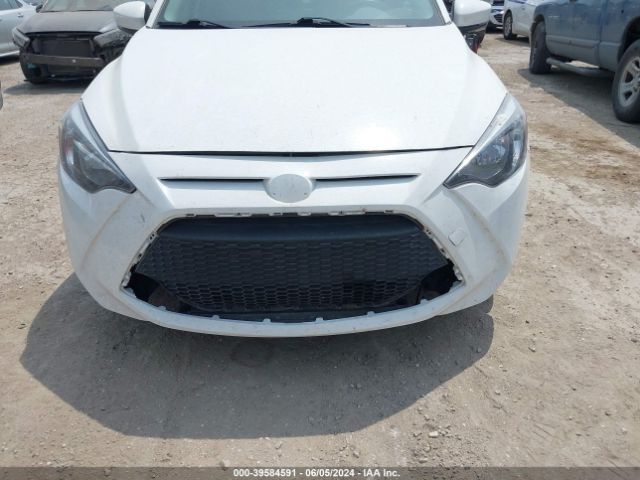 3MYDLBJV5LY701434 Toyota YARIS LE