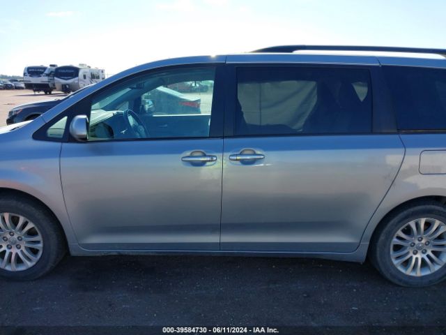 5TDYZ3DC9HS828667 Toyota Sienna Xle 8 Passenger