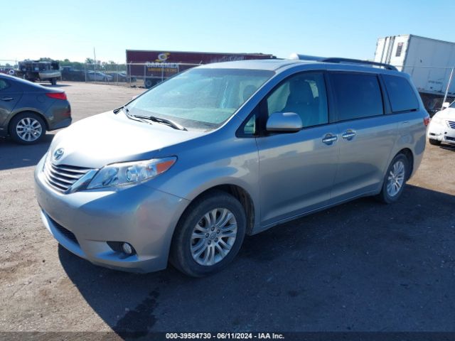 5TDYZ3DC9HS828667 Toyota Sienna Xle 8 Passenger