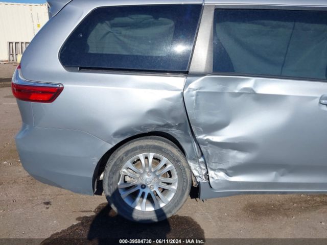 5TDYZ3DC9HS828667 Toyota Sienna Xle 8 Passenger