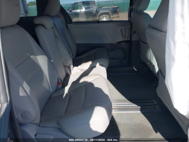 5TDYZ3DC9HS828667 Toyota Sienna Xle 8 Passenger