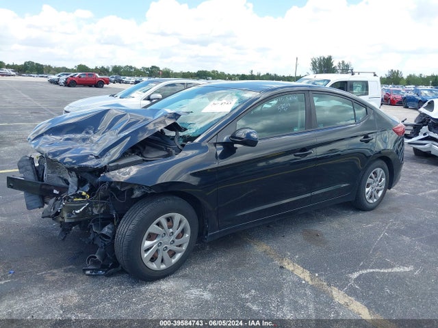Hyundai ELANTRA SE 2018 KMHD74LF2JU525118 Image 2