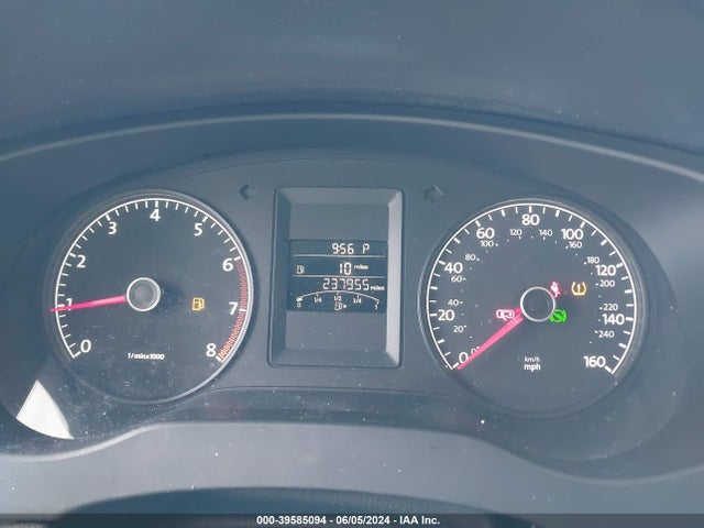 3VW2K7AJ7EM370642 Volkswagen Jetta 2.0l S