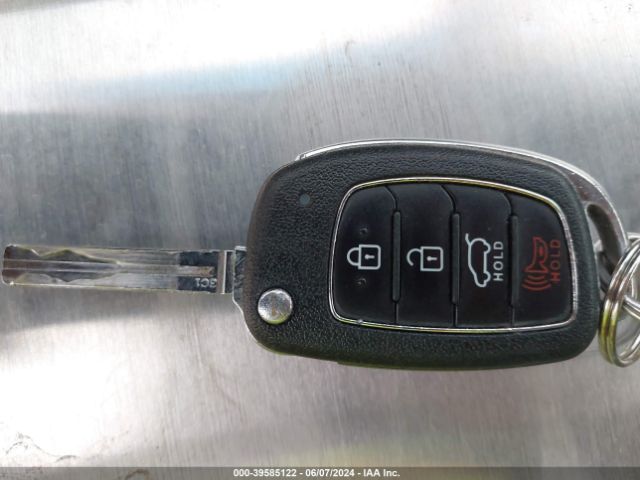 KM8J23A40JU700012 Hyundai TUCSON SE