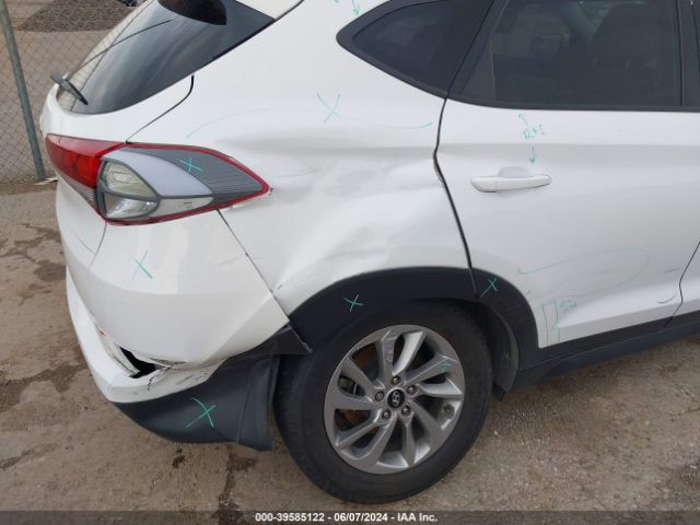 KM8J23A40JU700012 Hyundai TUCSON SE