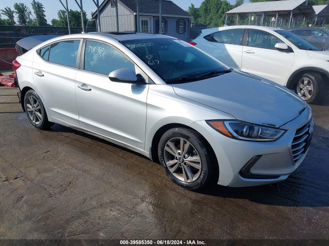 2018 5NPD84LF2JH320460 main image