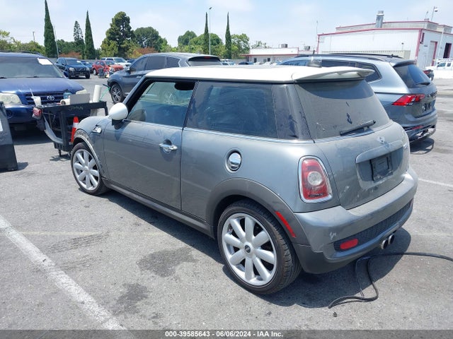 2008 MINI COOPER S WMWMF73548TV36294 Photo 2