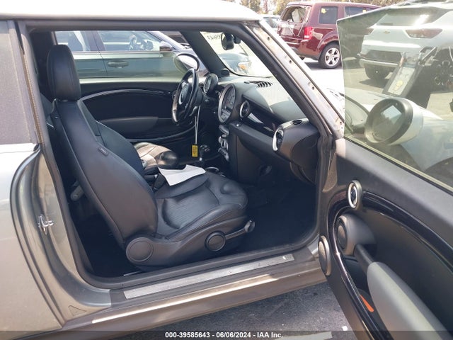2008 MINI COOPER S WMWMF73548TV36294 Photo 4