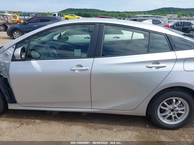 Toyota Prius Three 2016 JTDKARFU8G3011745 Image 15