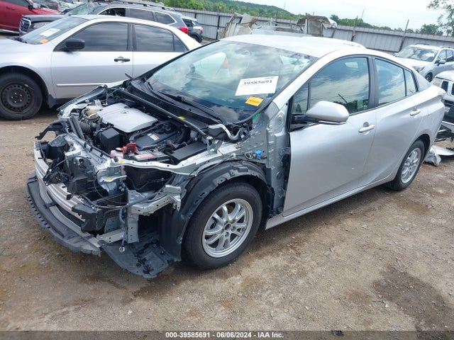 Toyota Prius Three 2016 JTDKARFU8G3011745 Image 2