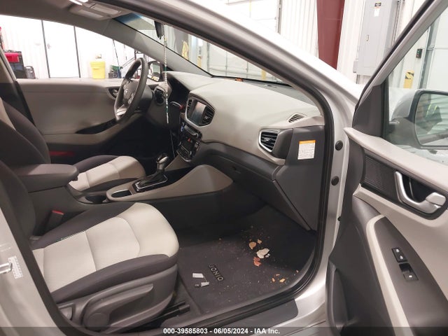 2017 HYUNDAI IONIQ HYBRID KMHC65LC4HU030780 Photo 4