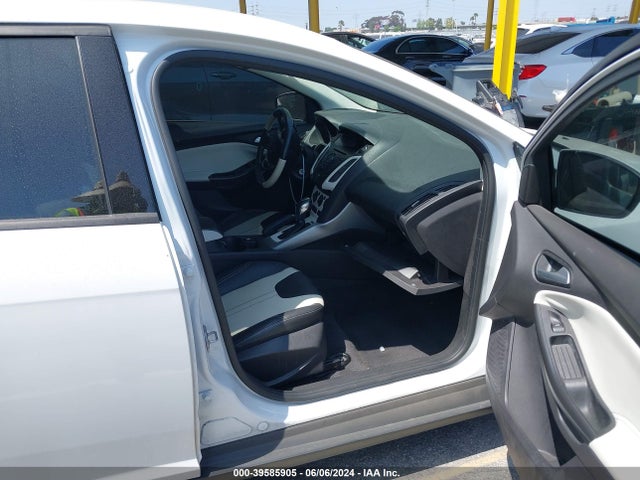 Ford FOCUS SE 2014 1FADP3K20EL325465 Image 5
