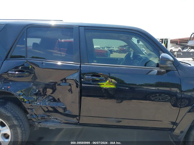 Toyota 4RUNNER SR5 2018 JTEBU5JR6J5607799 Image 13