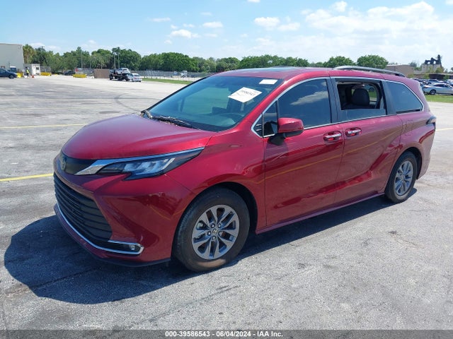 Toyota SIENNA XLE 2022 5TDYRKEC7NS094311 Image 2