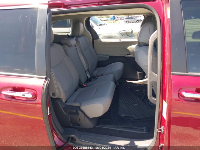 Toyota SIENNA XLE 2022 5TDYRKEC7NS094311 Image 8