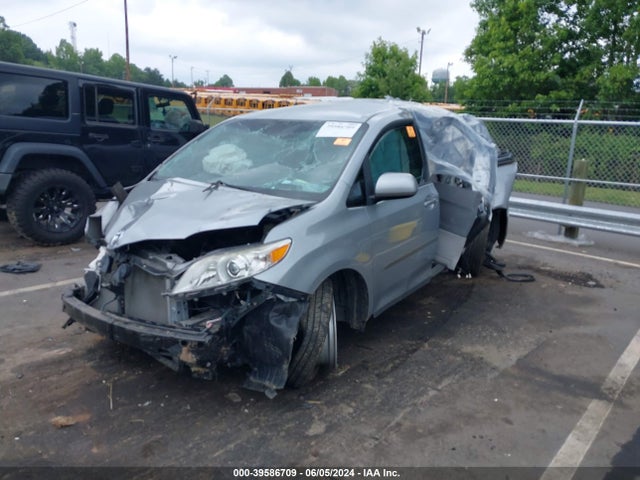 Toyota Sienna Le 8 Passenger 2016 5TDKK3DC5GS698265 Image 2