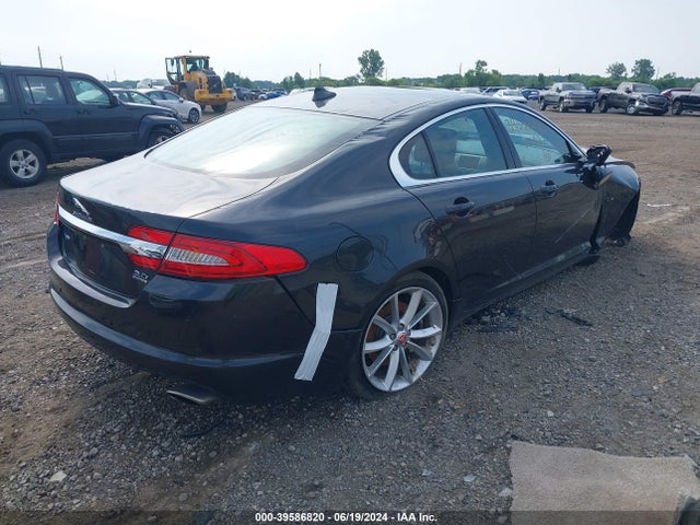 2015 JAGUAR XF SAJWJ0FF4F8U50037 Photo 3