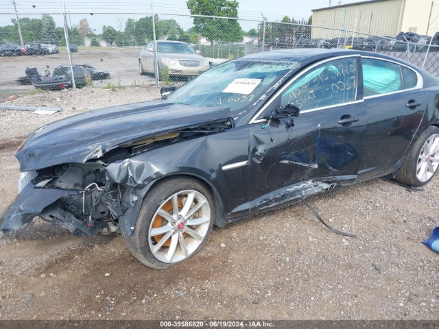 2015 JAGUAR XF SAJWJ0FF4F8U50037 Photo 5