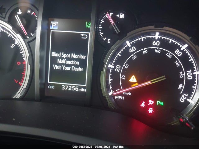Toyota 4runner Limited 2022 JTEKU5JRXN5989034 Image 7