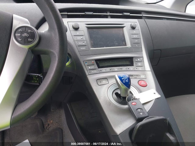 Toyota Prius Two 2015 JTDKN3DUXF0445475 Image 11