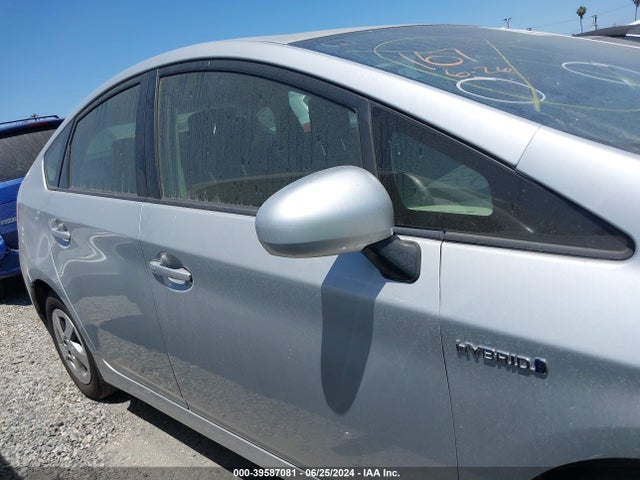 Toyota Prius Two 2015 JTDKN3DUXF0445475 Image 13