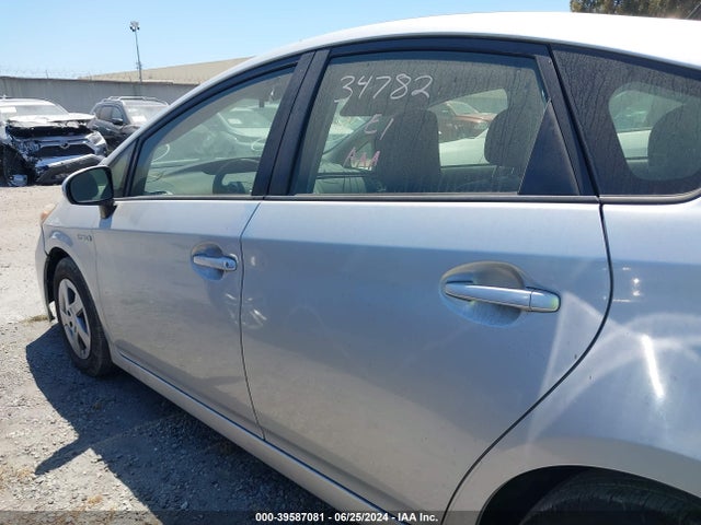 Toyota Prius Two 2015 JTDKN3DUXF0445475 Image 14