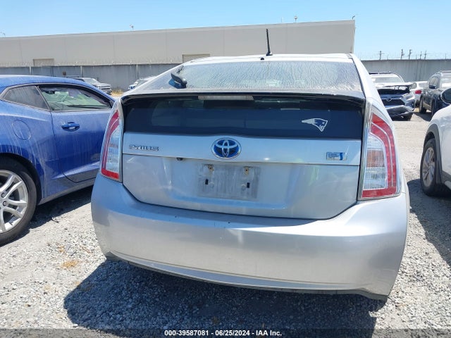 Toyota Prius Two 2015 JTDKN3DUXF0445475 Image 16