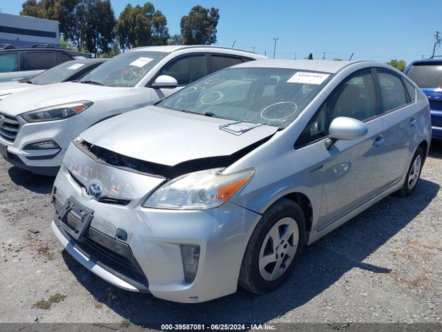 Toyota Prius Two 2015 JTDKN3DUXF0445475 Image 2